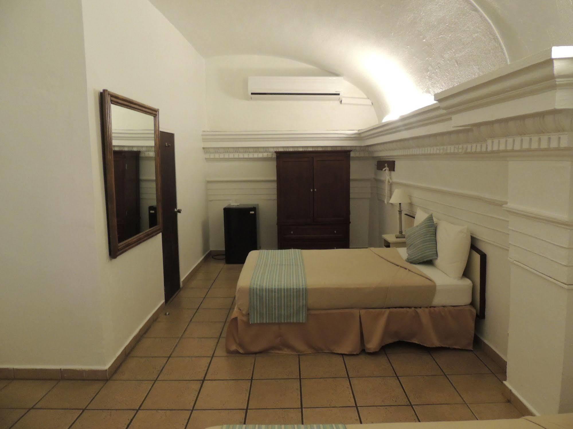 Hotel Colonial Mayaguez Buitenkant foto